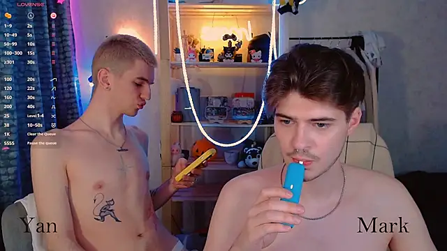 itsyanbb: διαδικτυακό σόου στην κάμερα