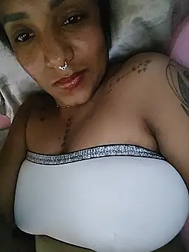 Kandeefooxxx 网络视讯表演