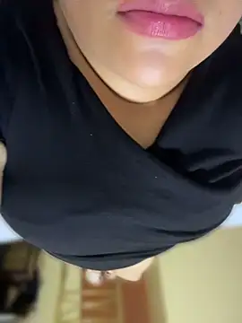 Luci_Sweet22 Adlı Modelin Canlı Sohbet Odası