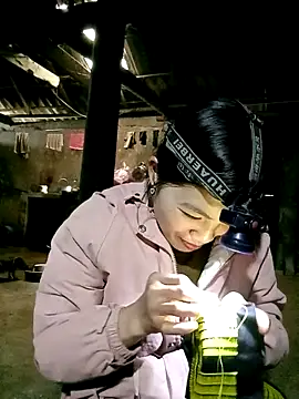 ngan-cute Adlı Modelin Web Kamerası Şovu