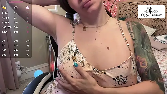 Gypsy_Rebellion's Live XXX Chat