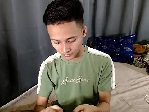 Petite_HugeCock Pertunjukan Webcam