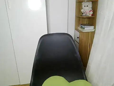 _Shizukaa_ Adlı Modelin Canlı Sohbet Odası