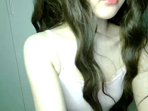 _Shizukaa_ Adlı Modelin Canlı Sohbet Odası
