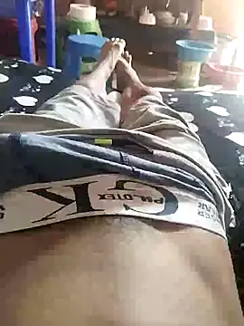 EMERKITHO_20_R Show Webcam