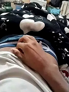 EMERKITHO_20_R Show Webcam