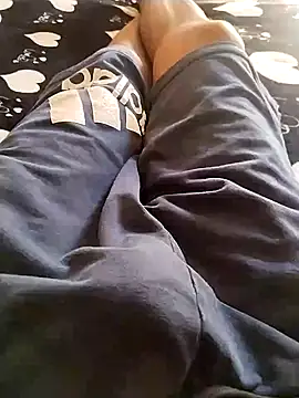 EMERKITHO_20_R Webcam show