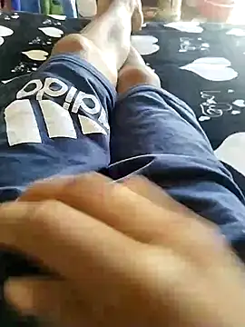 EMERKITHO_20_R Show Webcam