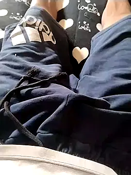 EMERKITHO_20_R's Webcam Show