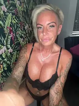 Big-Tits696969 Webcamshow