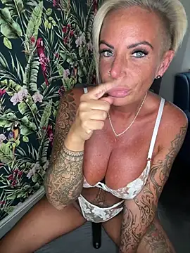 Big-Tits696969 live XXX chat