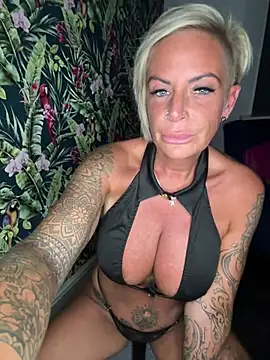 Big-Tits696969 webcam show