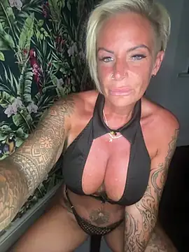Pokazy przed kamerką – Big-Tits696969