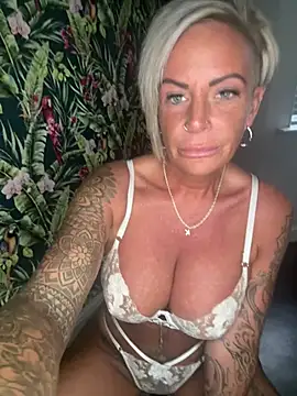 Big-Tits696969 现场XXX聊天