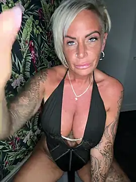 Big-Tits696969's Webcam Show