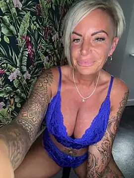 Big-Tits696969 Show in webcam