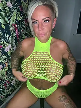 Big-Tits696969 Webcam Show