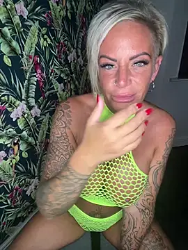 Big-Tits696969's Webcam Show