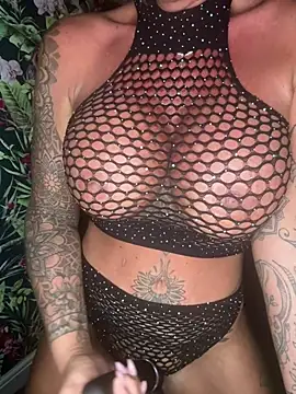 Big-Tits696969 Webcam Show