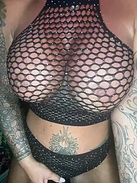 Big-Tits696969: διαδικτυακό σόου στην κάμερα