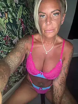 Big-Tits696969 在線直播表演