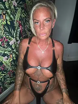 Big-Tits696969's Webcam Show