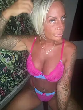 Big-Tits696969 Show in webcam
