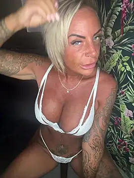 Big-Tits696969 Pertunjukan Webcam