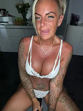 Big-Tits696969's Live XXX Chat