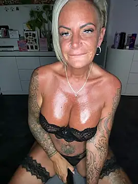 Big-Tits696969's Live XXX Chat