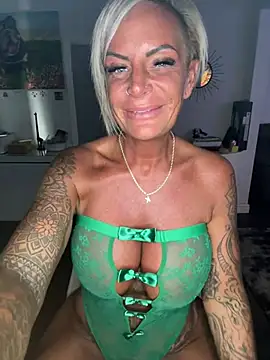 Big-Tits696969 网络视讯表演