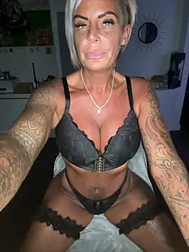 Big-Tits696969: онлайн-секс-чат