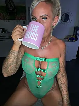 Big-Tits696969 Show in webcam