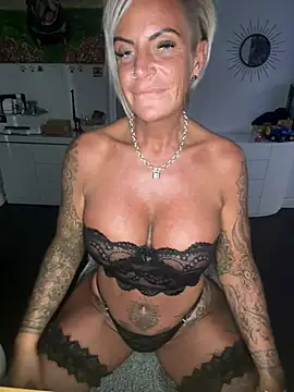 Big-Tits696969 Webcam Show