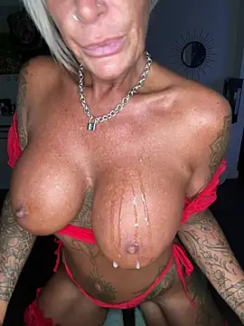 Big-Tits696969のウェブカメラショー