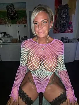 Big-Tits696969's Webcam Show