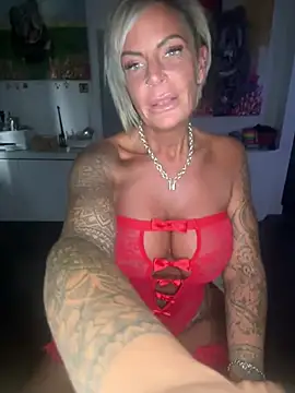 Big-Tits696969's Webcam Show
