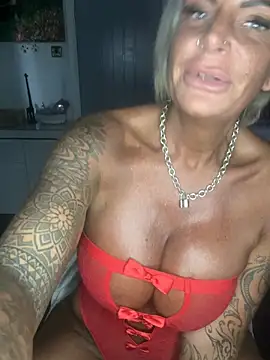 Show de Big-Tits696969 na webcam