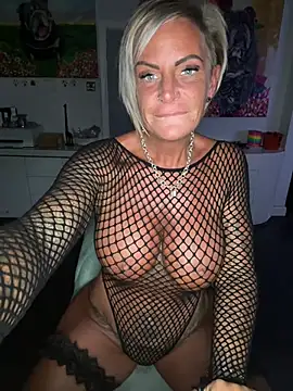 Show de Big-Tits696969 na webcam