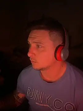 Czat XXX na żywo – SantyPlayBig