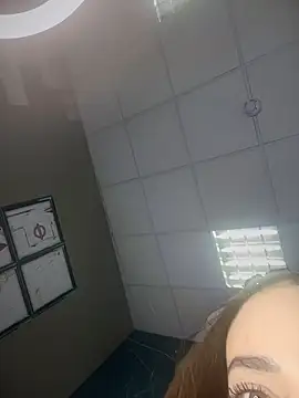 Živá chatovací místnost SweetieSinXXX