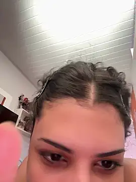lulubratzz's Live Sex Cam Show