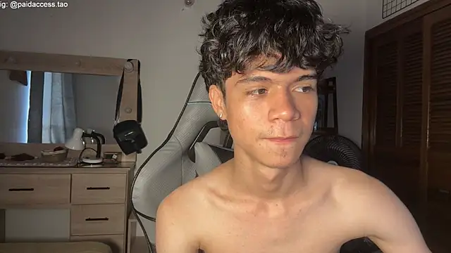 OopsAgain_ webkamerás műsora