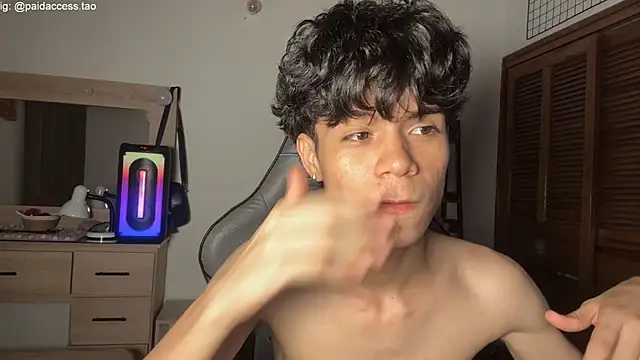 Pertunjukan Kamera Web OopsAgain_