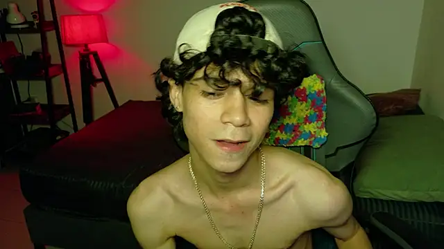הופעת וובקאם של OopsAgain_