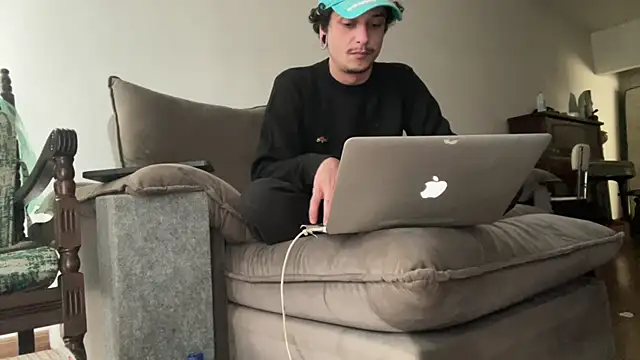 chrisalmeid_ Show in webcam