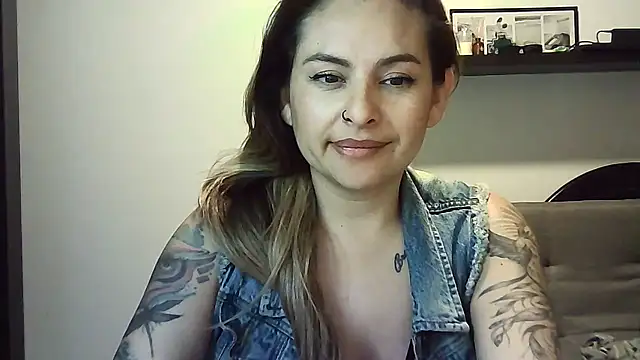 Chatroom XXX en direct de Valery__Rouse_