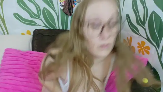 XXX chat uživo modela millie_rose_xo