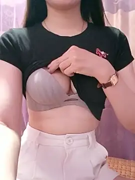 CherryBeii 在線直播表演