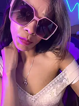 Ivy_the_goddess Show in webcam